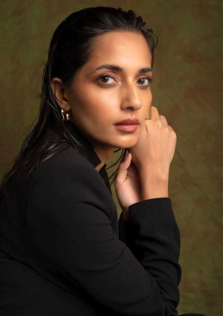 Model and Actress Kaveri Seth Stunning photo